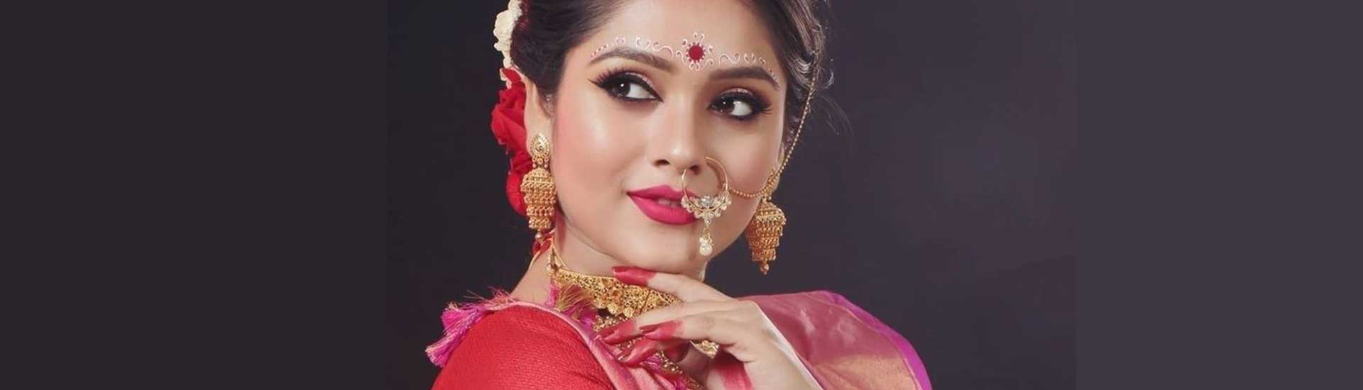 Look Glamorous on Your Weeding night with right Makeup Artist